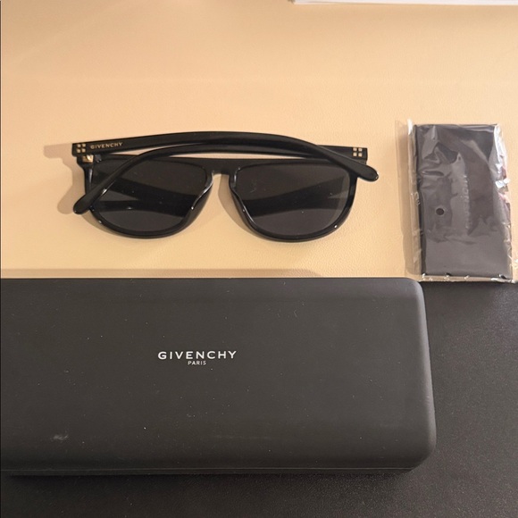 Givenchy Classic Black Eyewear main image 2